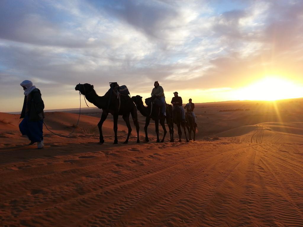 Bivouac Le Petit Prince Merzouga Bagian luar foto